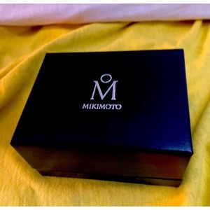 A Mikimotot Black Pear Necklace